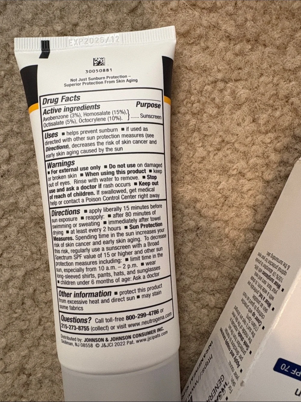 Neutrogena Age Shield Face Sunscreen SPF 70 - White